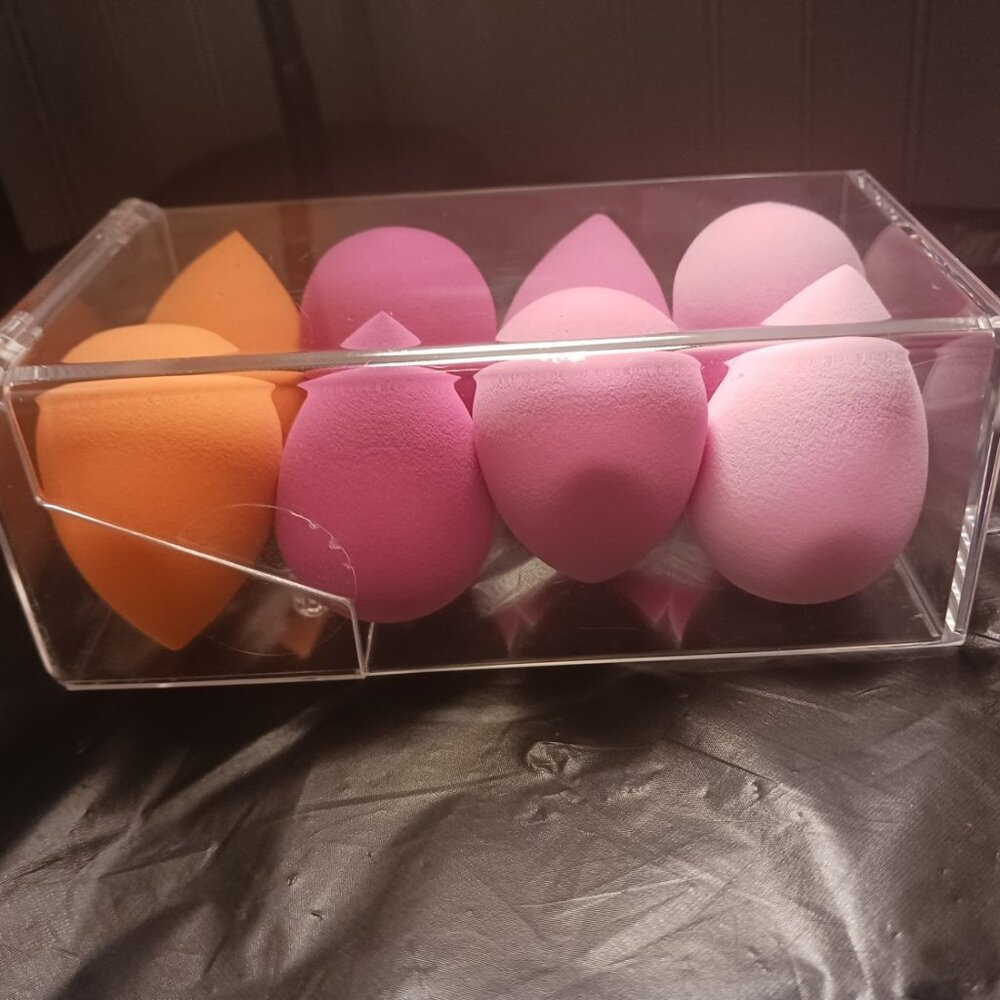 NWOT 8 Re-Usable Tear Drop Makeup Sponges Applicators Blenders Includes Case